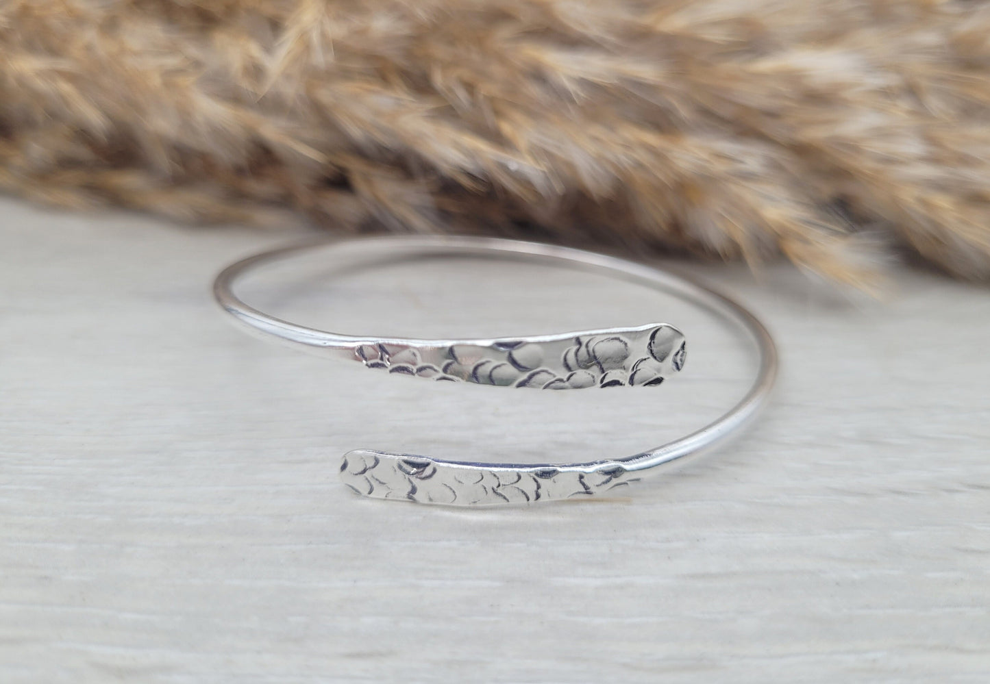 Silver hammered bracelet / Hammered jewellery / Adjustable / Simple bracelet / Minimal / Gift