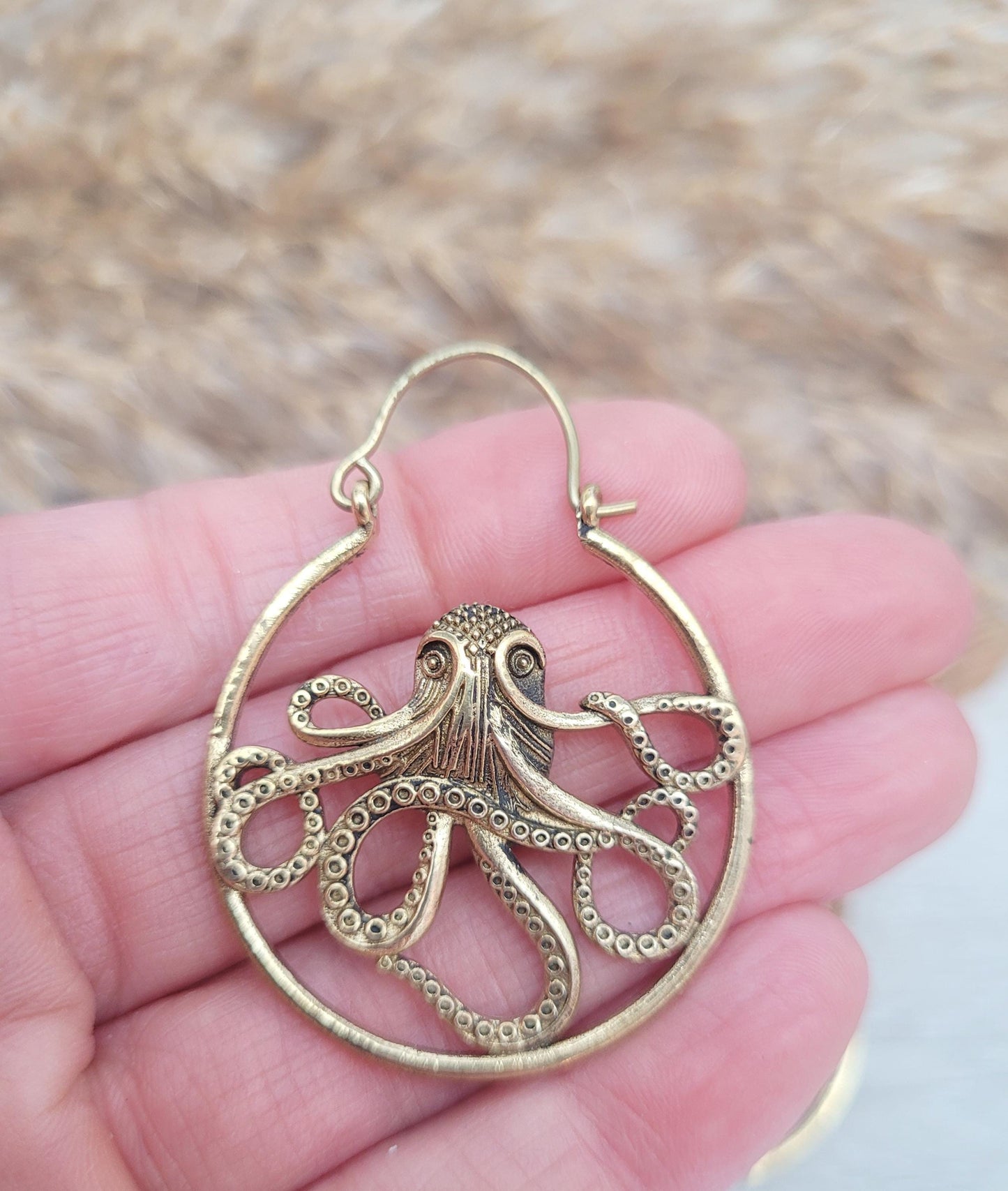 Golden octopus earrings / Brass hoops / Big hoops / Sea jewellery / Detailed hoops / Gold / Pretty earrings