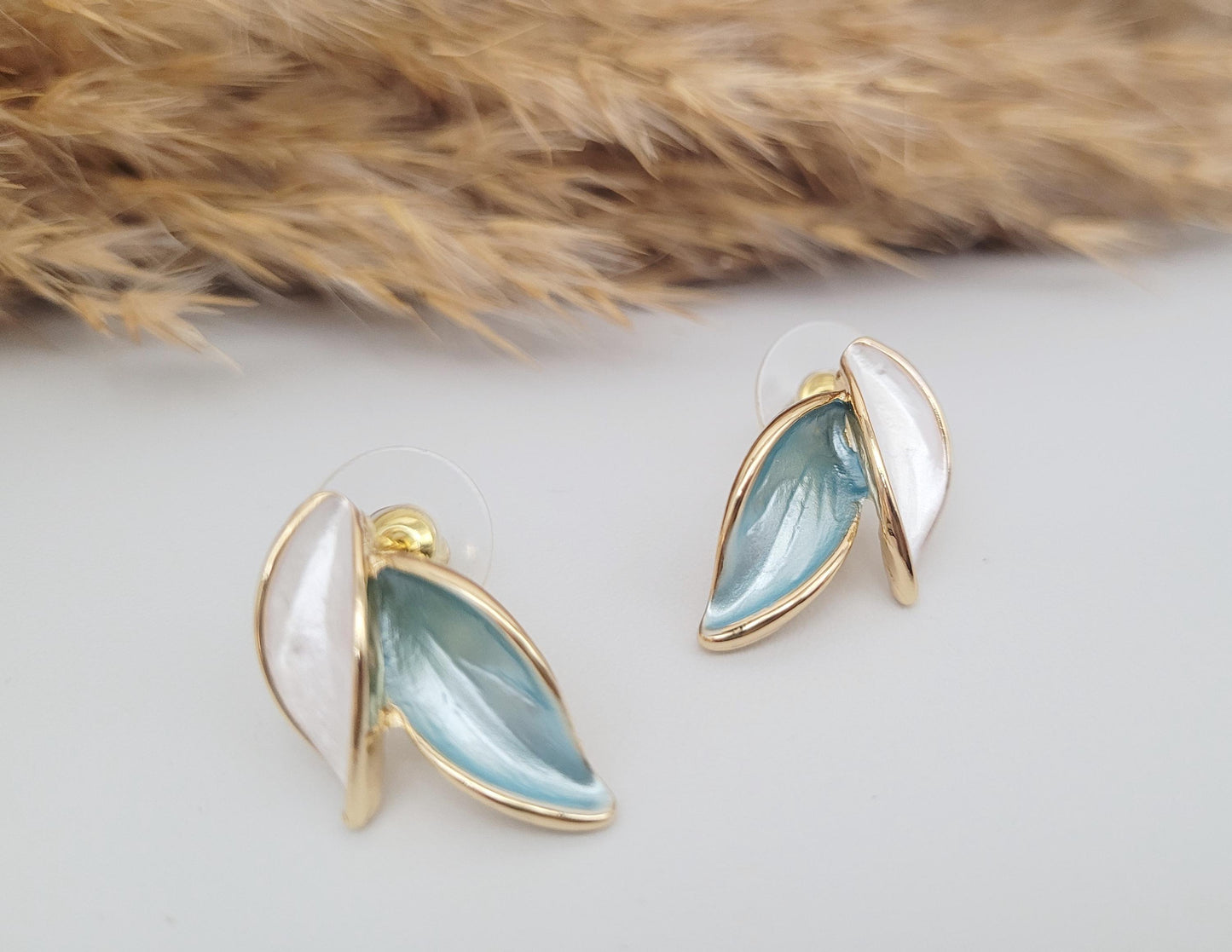 18k gold plated leaf studs / Wedding jewellery / Bridesmaid / Gold studs / Gift / Minimal / Pretty