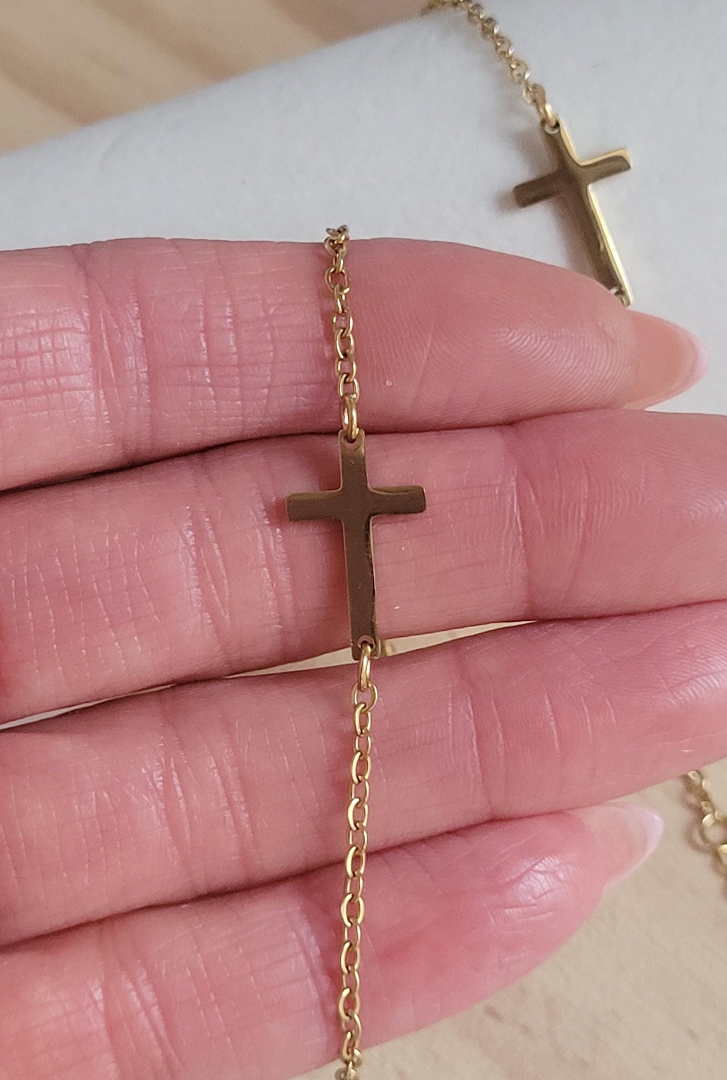 Brass Cross bracelet / Gold / Cross pendant / Layer bracelet / Chain / Gift ideas / Minimal / Minimalist