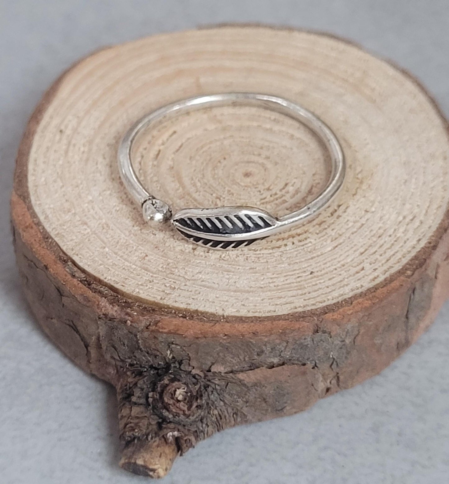 Simple silver feather ring / Minimalist jewelry