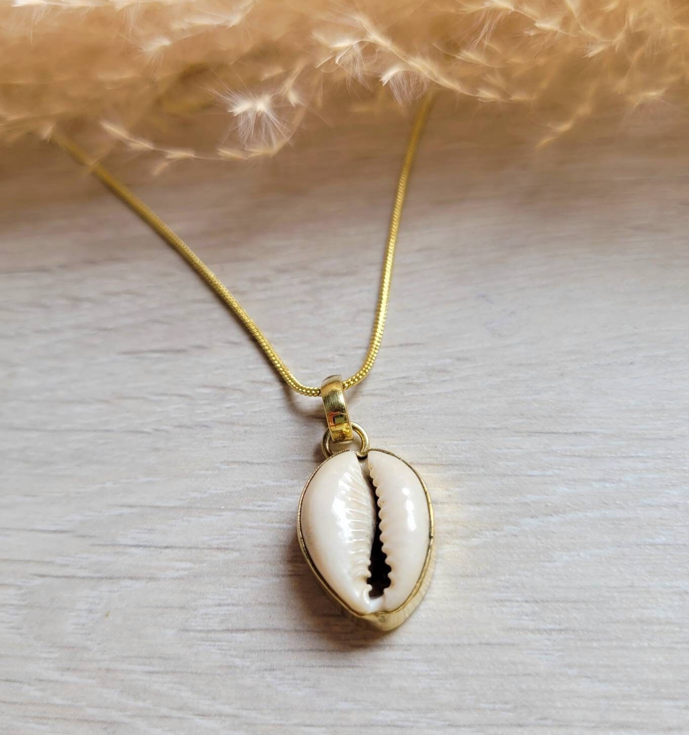 Golden shell necklace / Beach jewellery / sea shell / Bohemian / Boho / Pretty / Ethnic