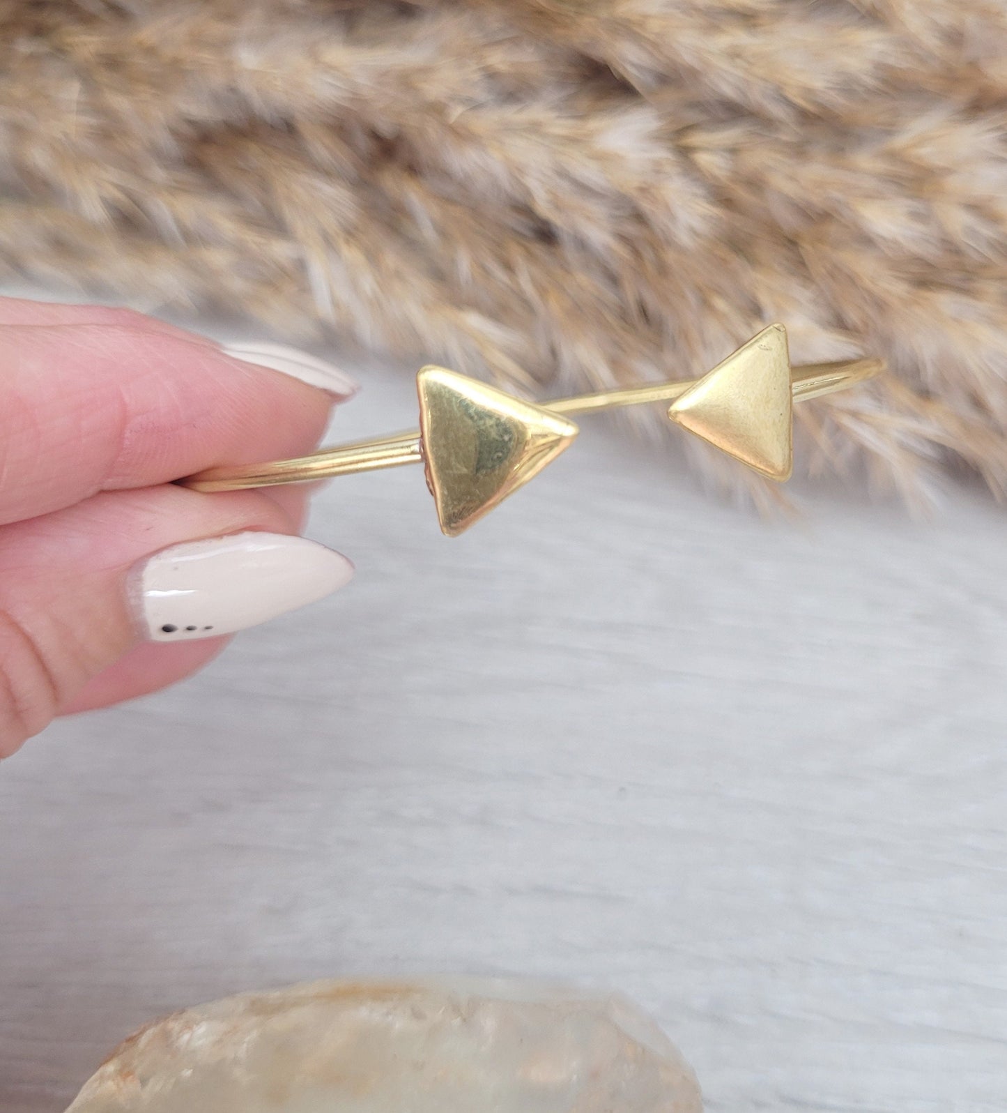 Brass arrow bracelet / Adjustable golden bracelet / Ethnic / Gift / Unisex / Hippie / Hypoallergenic