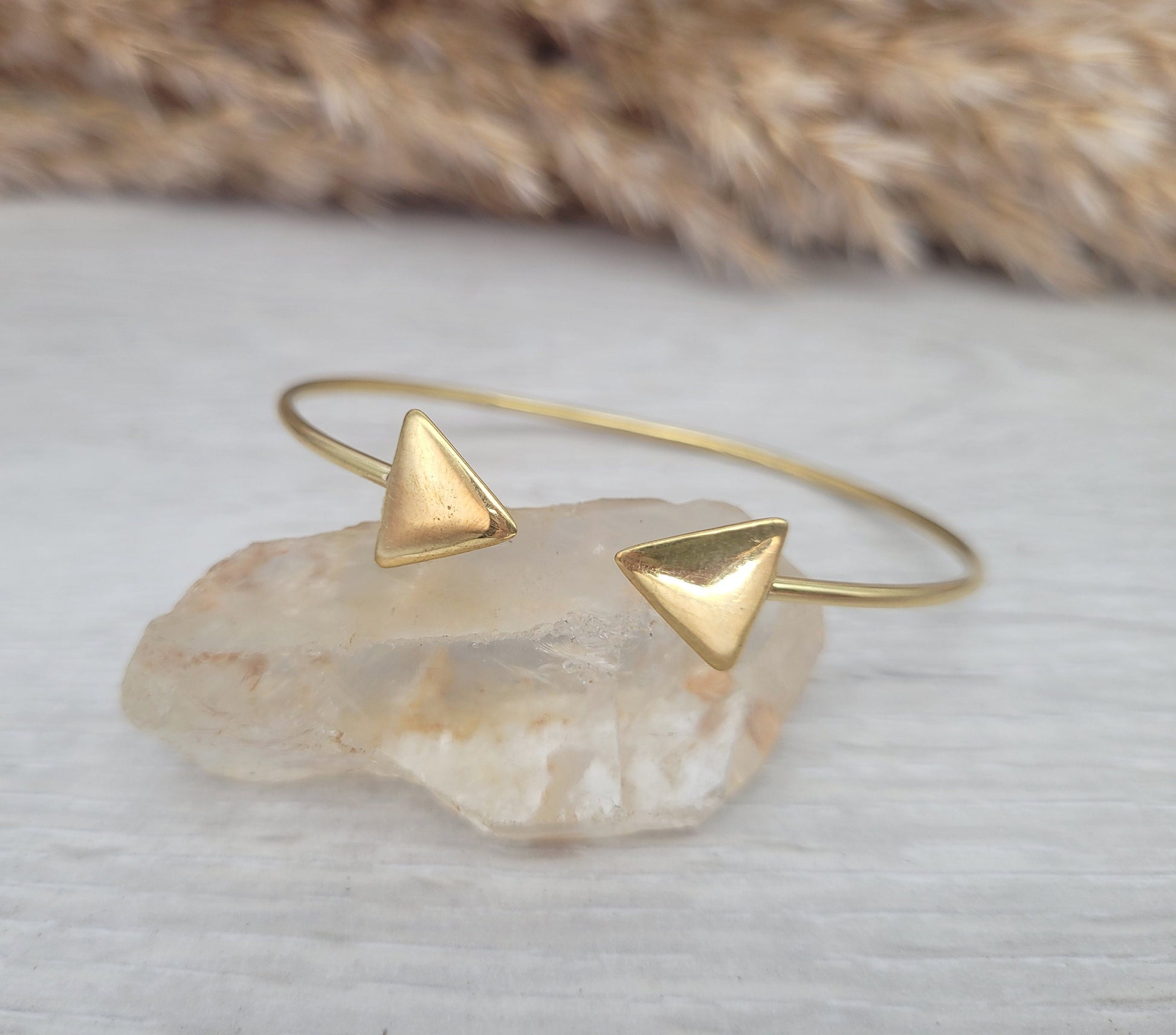 Brass arrow bracelet / Adjustable golden bracelet / Ethnic / Gift / Unisex / Hippie / Hypoallergenic
