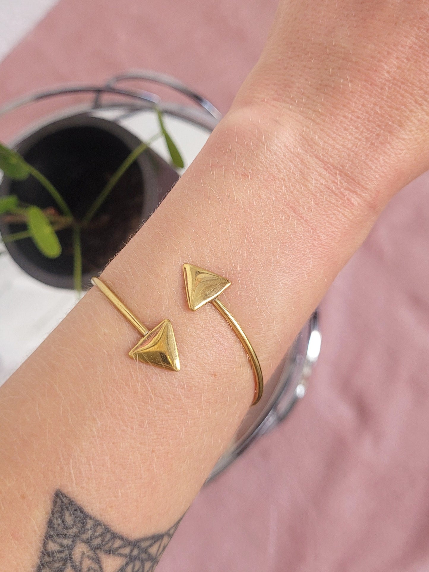 Brass arrow bracelet / Adjustable golden bracelet / Ethnic / Gift / Unisex / Hippie / Hypoallergenic