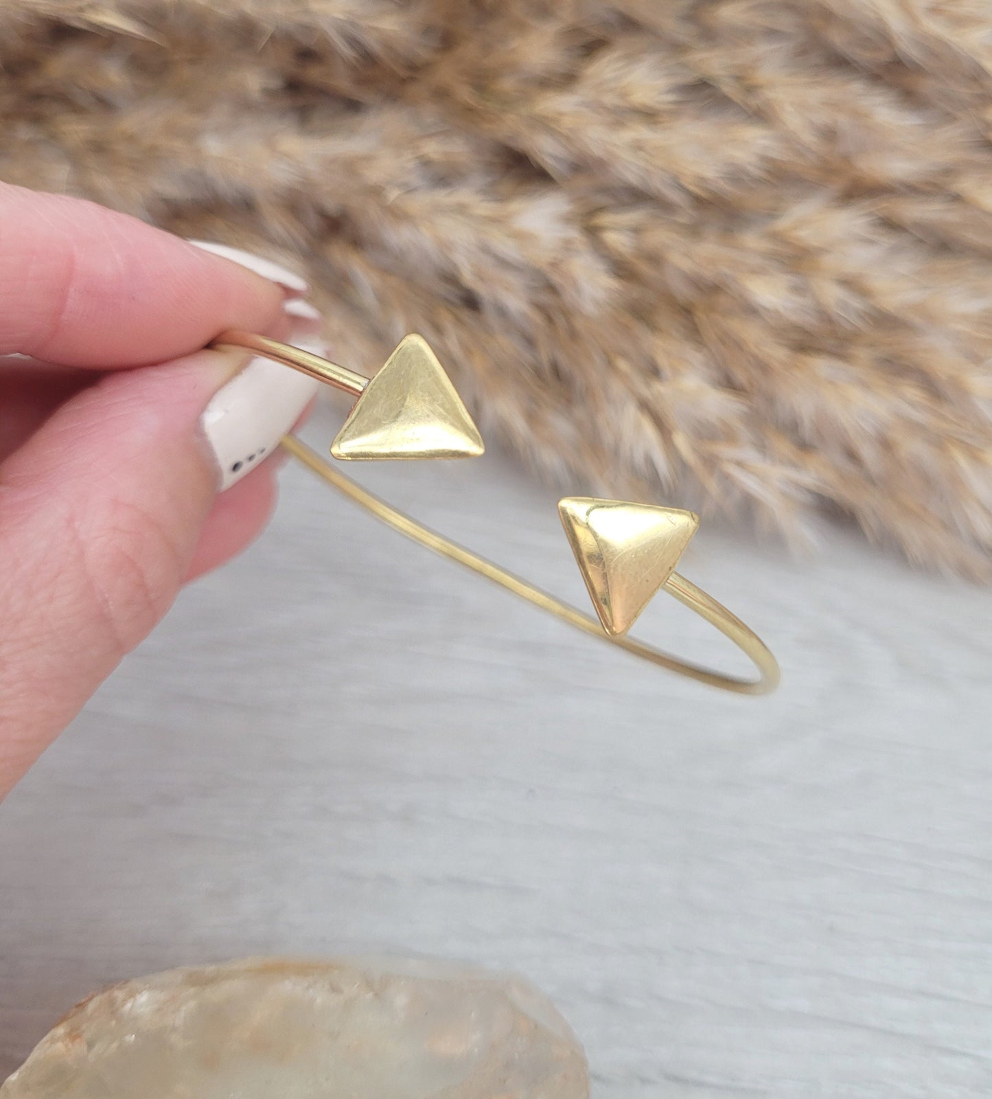 Brass arrow bracelet / Adjustable golden bracelet / Ethnic / Gift / Unisex / Hippie / Hypoallergenic