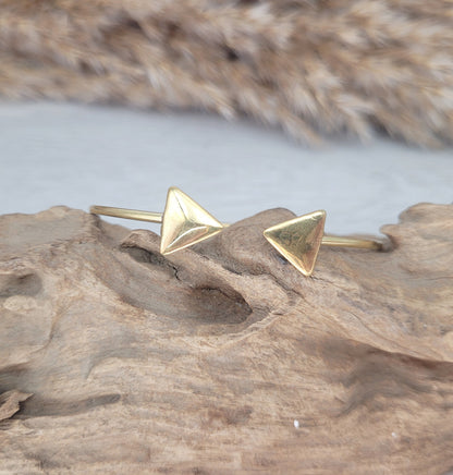 Brass arrow bracelet / Adjustable golden bracelet / Ethnic / Gift / Unisex / Hippie / Hypoallergenic