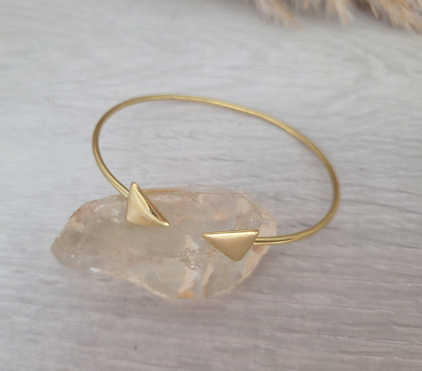 Brass arrow bracelet / Adjustable golden bracelet / Ethnic / Gift / Unisex / Hippie / Hypoallergenic