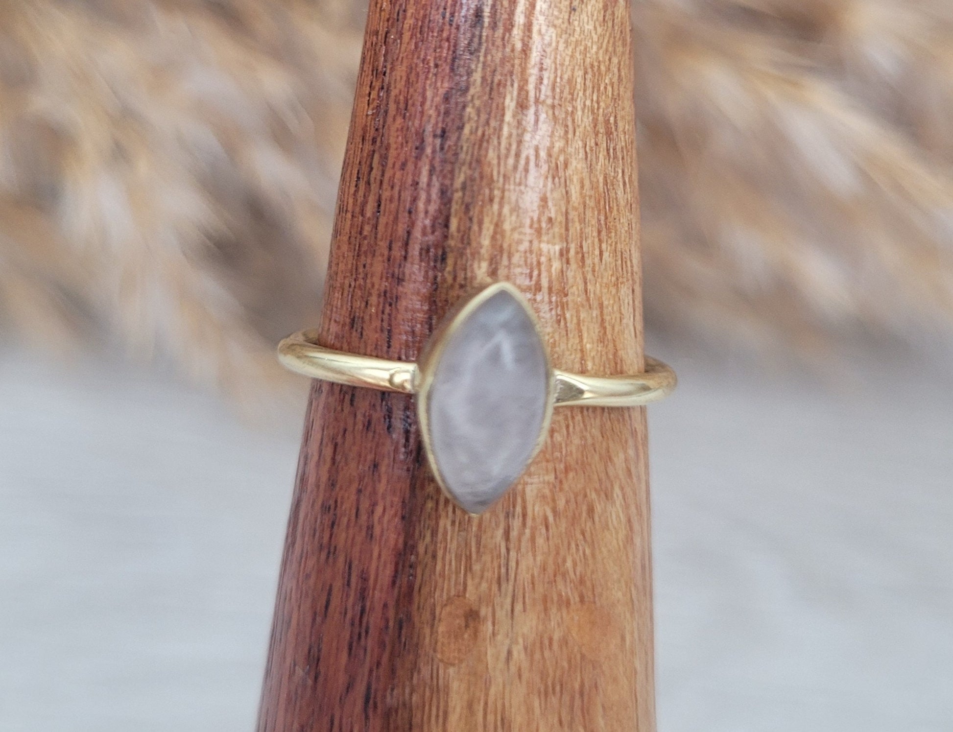 Brass minimalist ring / Rose quartz jewellery / Boho / Bohemian / Ethnic / Pretty / Hippie / Pink stone