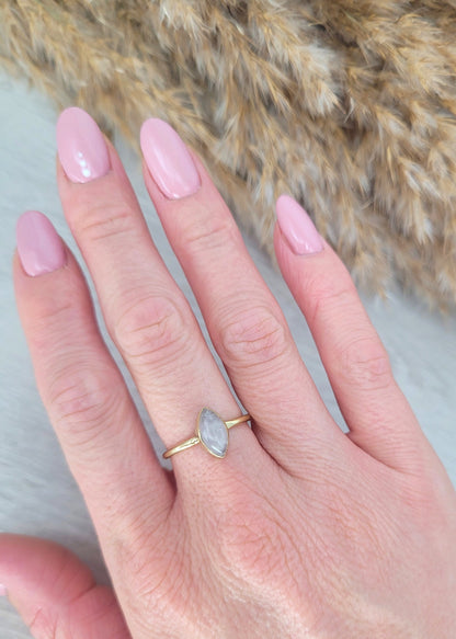 Brass minimalist ring / Rose quartz jewellery / Boho / Bohemian / Ethnic / Pretty / Hippie / Pink stone