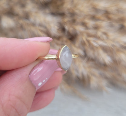 Brass minimalist ring / Rose quartz jewellery / Boho / Bohemian / Ethnic / Pretty / Hippie / Pink stone