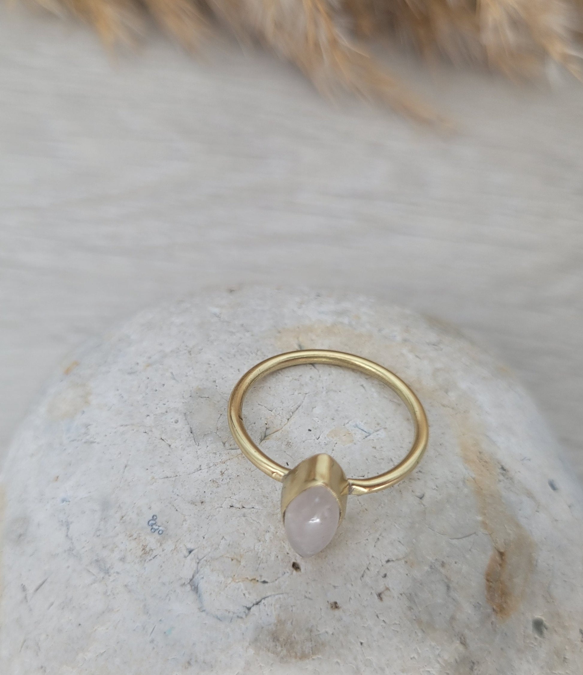 Brass minimalist ring / Rose quartz jewellery / Boho / Bohemian / Ethnic / Pretty / Hippie / Pink stone