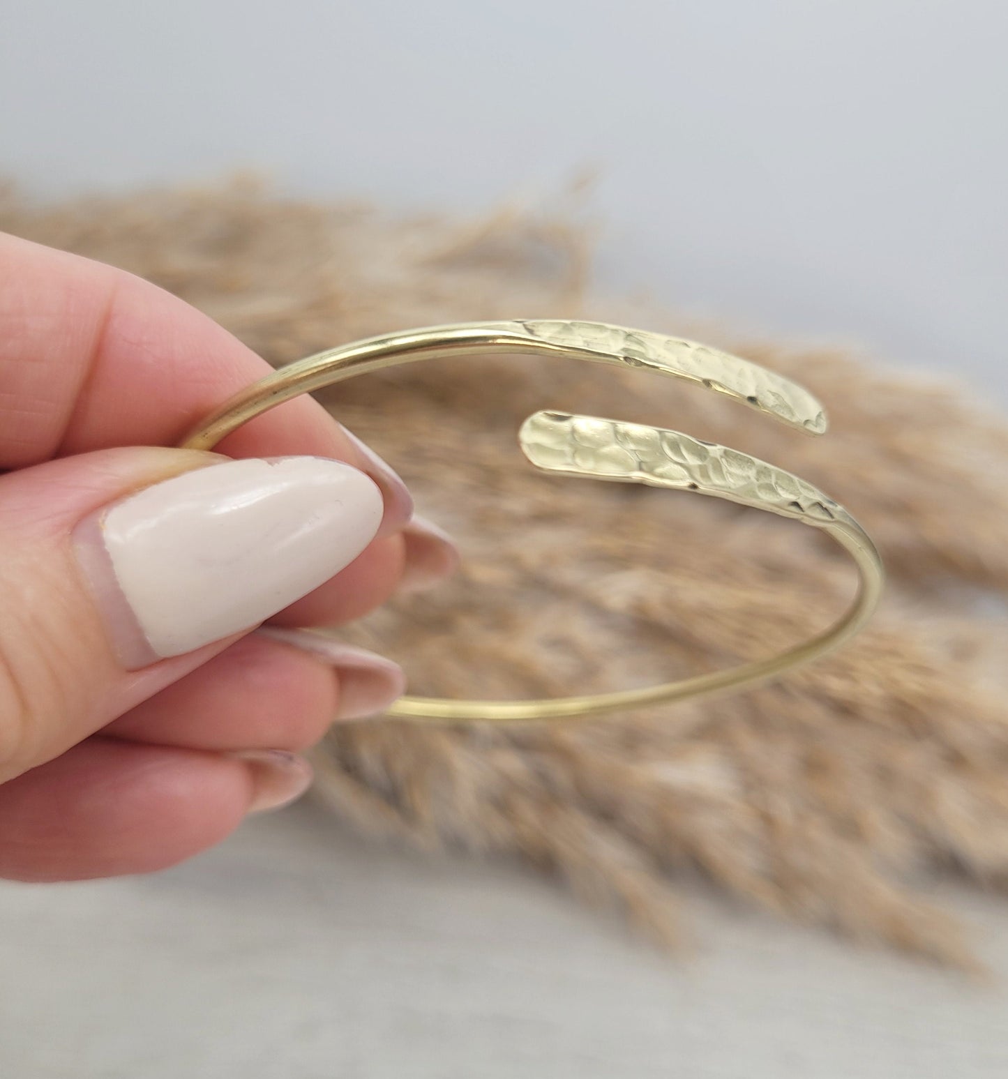 Golden hammered bracelet / Hammered jewellery / Adjustable / Simple bracelet / Minimal / Gift