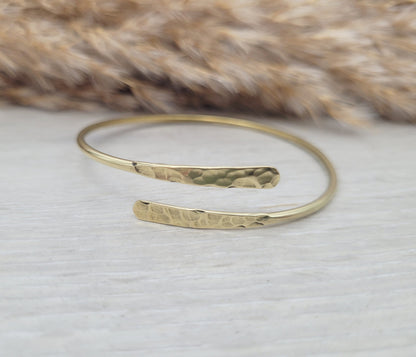 Golden hammered bracelet / Hammered jewellery / Adjustable / Simple bracelet / Minimal / Gift