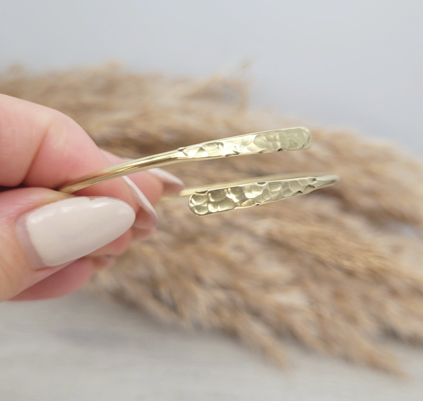 Golden hammered bracelet / Hammered jewellery / Adjustable / Simple bracelet / Minimal / Gift