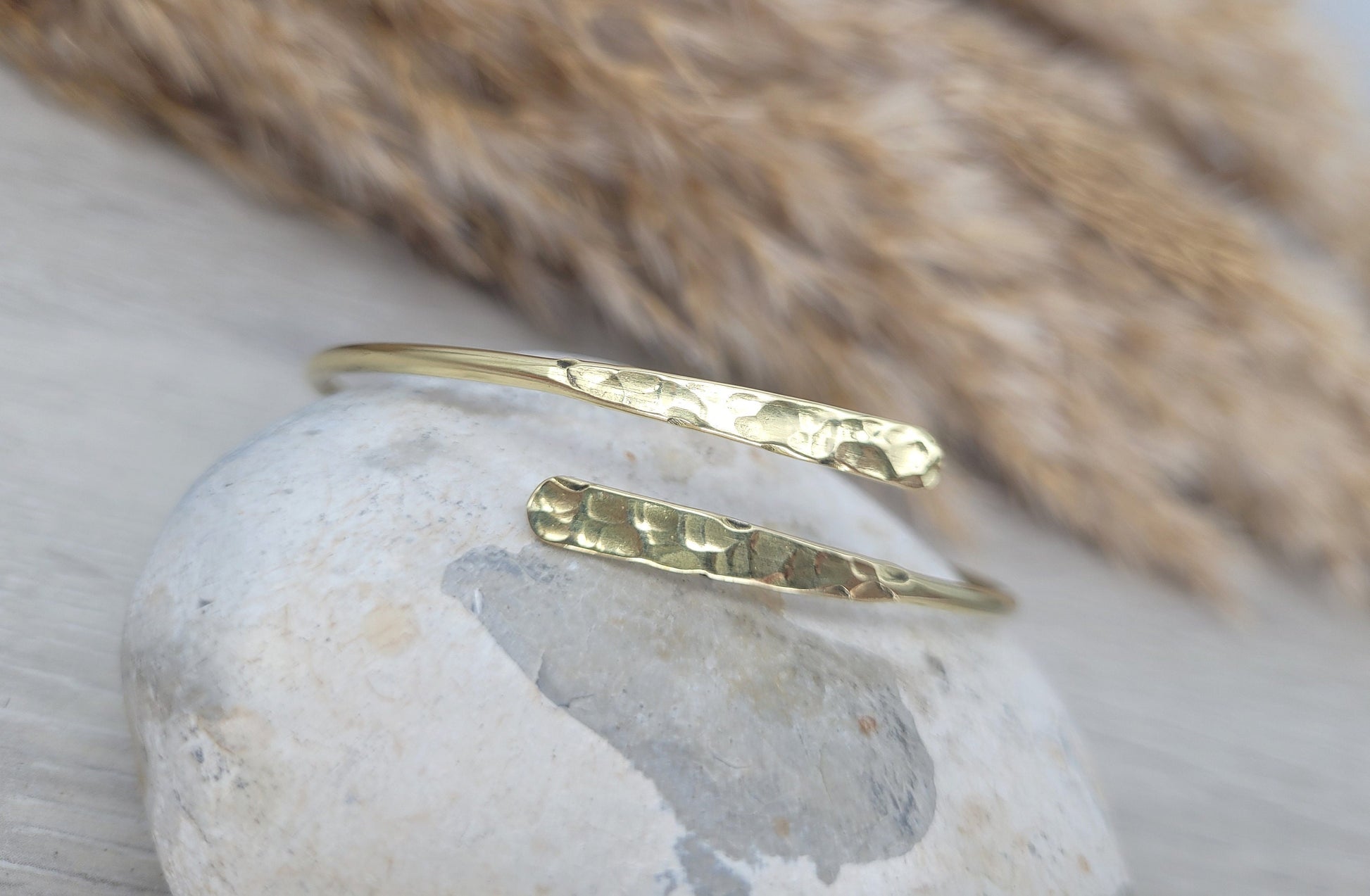 Golden hammered bracelet / Hammered jewellery / Adjustable / Simple bracelet / Minimal / Gift