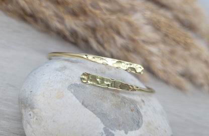 Golden hammered bracelet / Hammered jewellery / Adjustable / Simple bracelet / Minimal / Gift