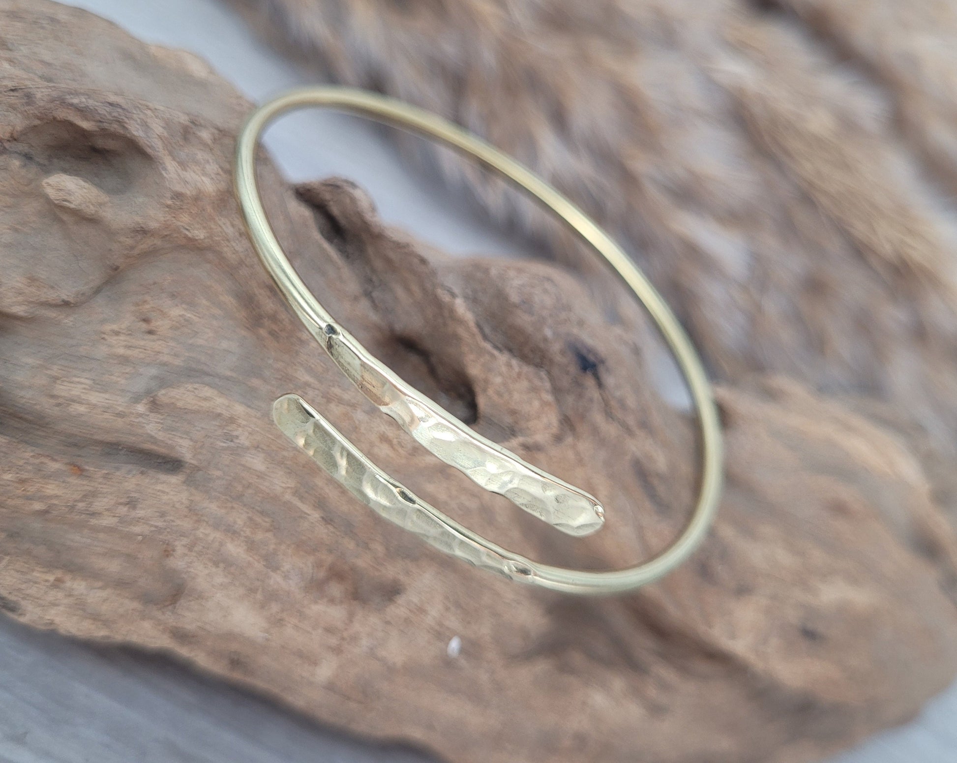 Golden hammered bracelet / Hammered jewellery / Adjustable / Simple bracelet / Minimal / Gift