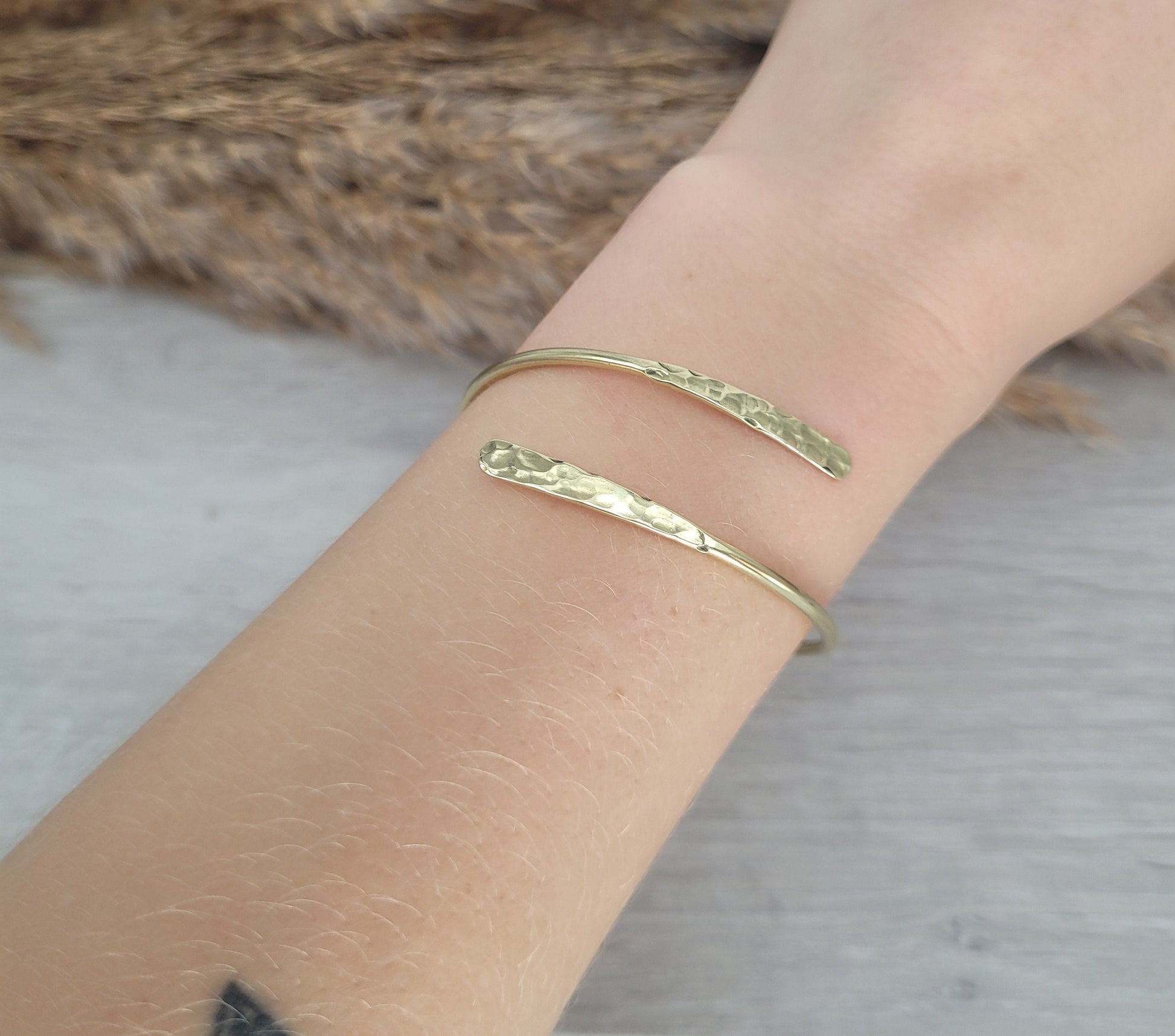 Golden hammered bracelet / Hammered jewellery / Adjustable / Simple bracelet / Minimal / Gift