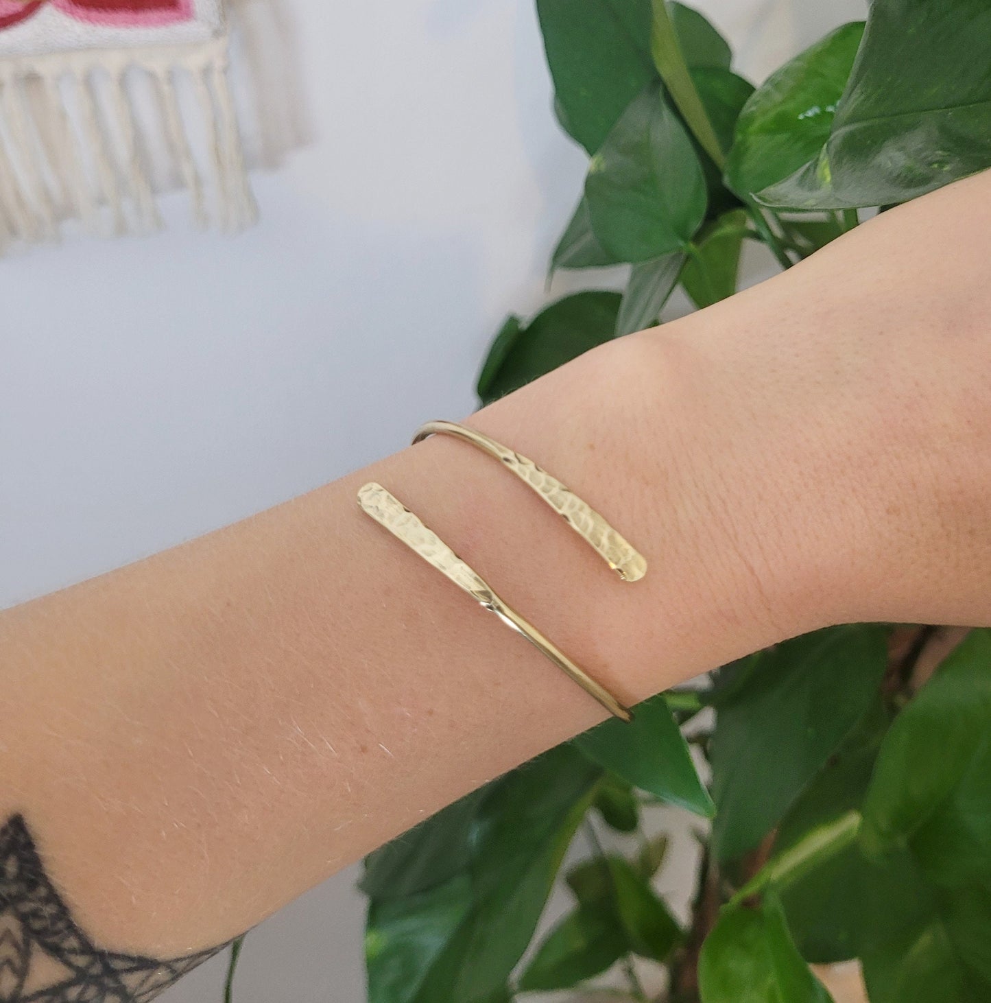 Golden hammered bracelet / Hammered jewellery / Adjustable / Simple bracelet / Minimal / Gift