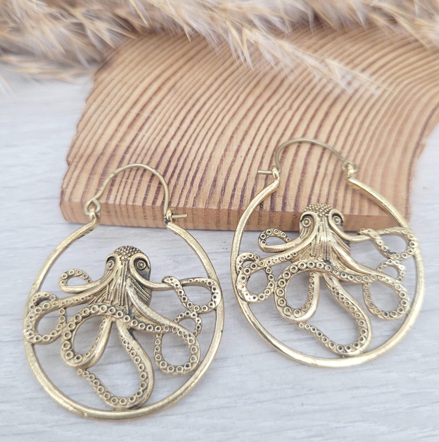Golden octopus earrings / Brass hoops / Big hoops / Sea jewellery / Detailed hoops / Gold / Pretty earrings