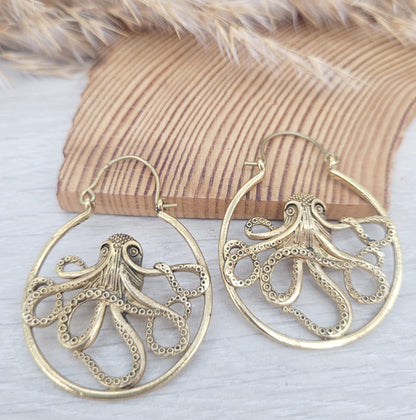 Golden octopus earrings / Brass hoops / Big hoops / Sea jewellery / Detailed hoops / Gold / Pretty earrings