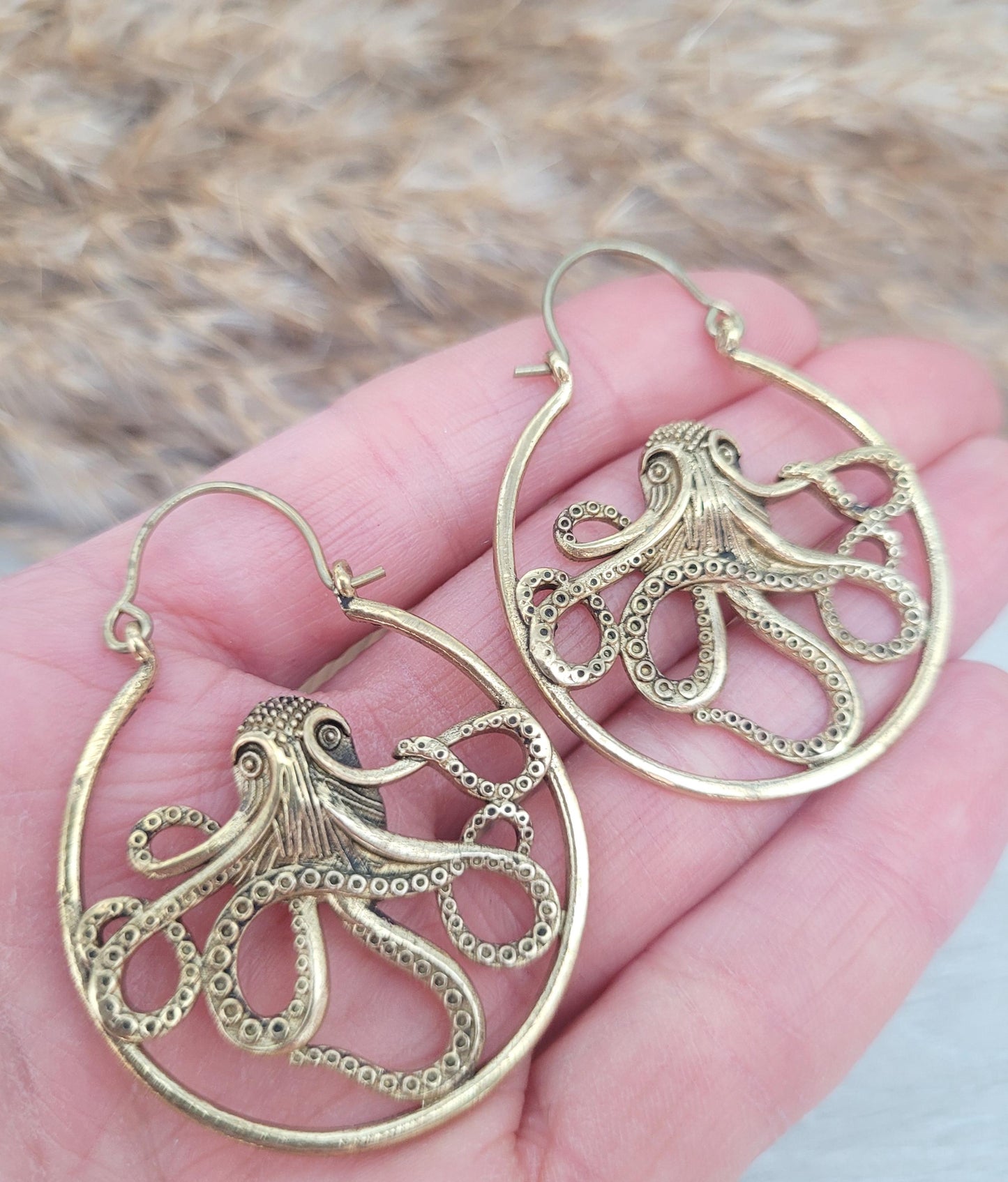 Golden octopus earrings / Brass hoops / Big hoops / Sea jewellery / Detailed hoops / Gold / Pretty earrings