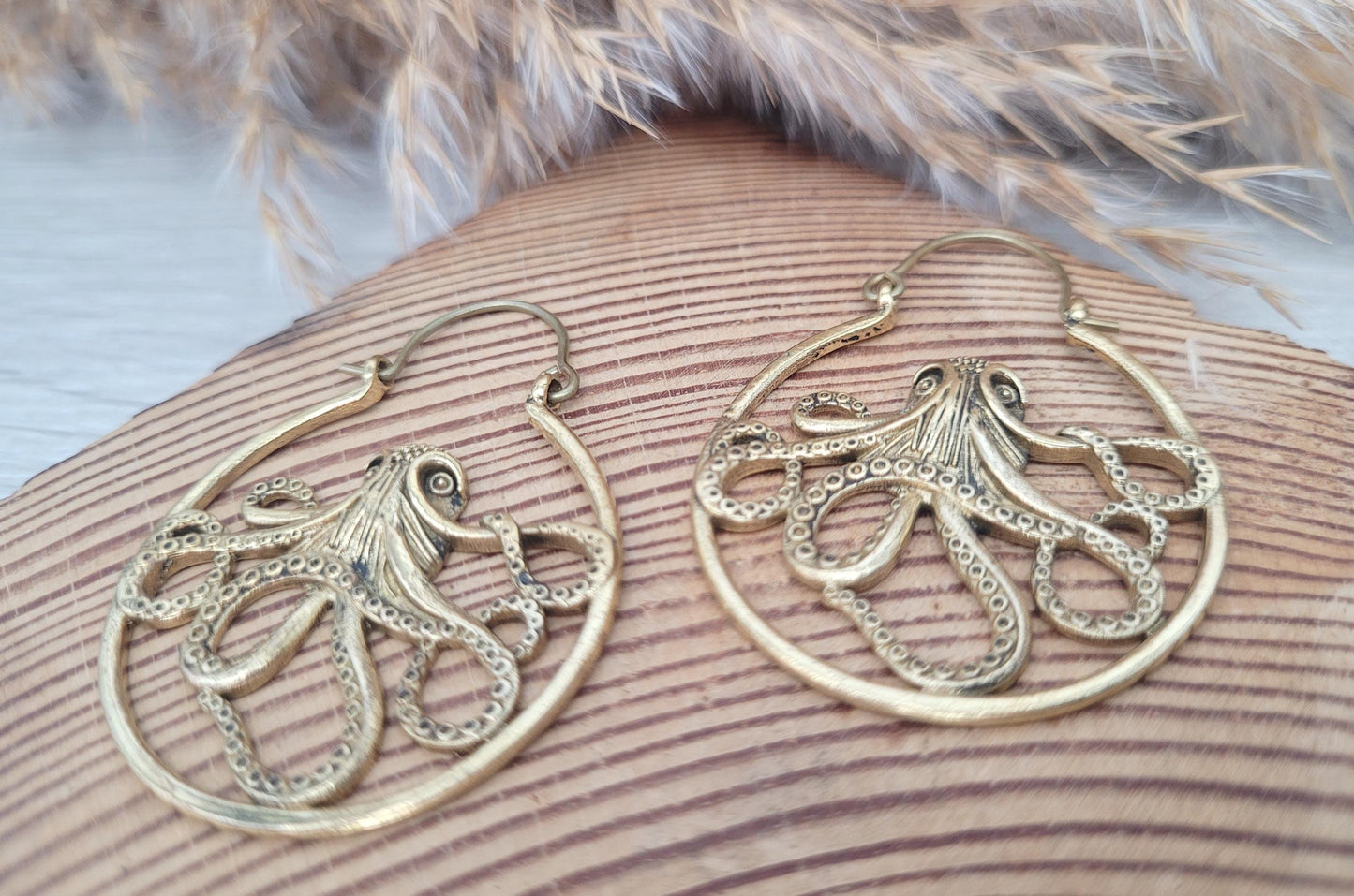 Golden octopus earrings / Brass hoops / Big hoops / Sea jewellery / Detailed hoops / Gold / Pretty earrings