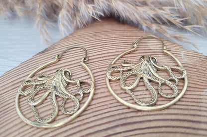 Golden octopus earrings / Brass hoops / Big hoops / Sea jewellery / Detailed hoops / Gold / Pretty earrings