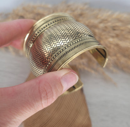 Large gold detailed cuff bracelet / Gold bracele / Cuff bracelet / Unisex bracelet / Boho / Bohemian / Cuff / Large bracelet/Ethnic / Tribal