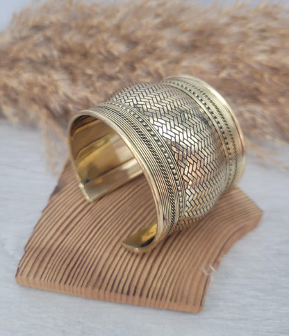 Large gold detailed cuff bracelet / Gold bracele / Cuff bracelet / Unisex bracelet / Boho / Bohemian / Cuff / Large bracelet/Ethnic / Tribal