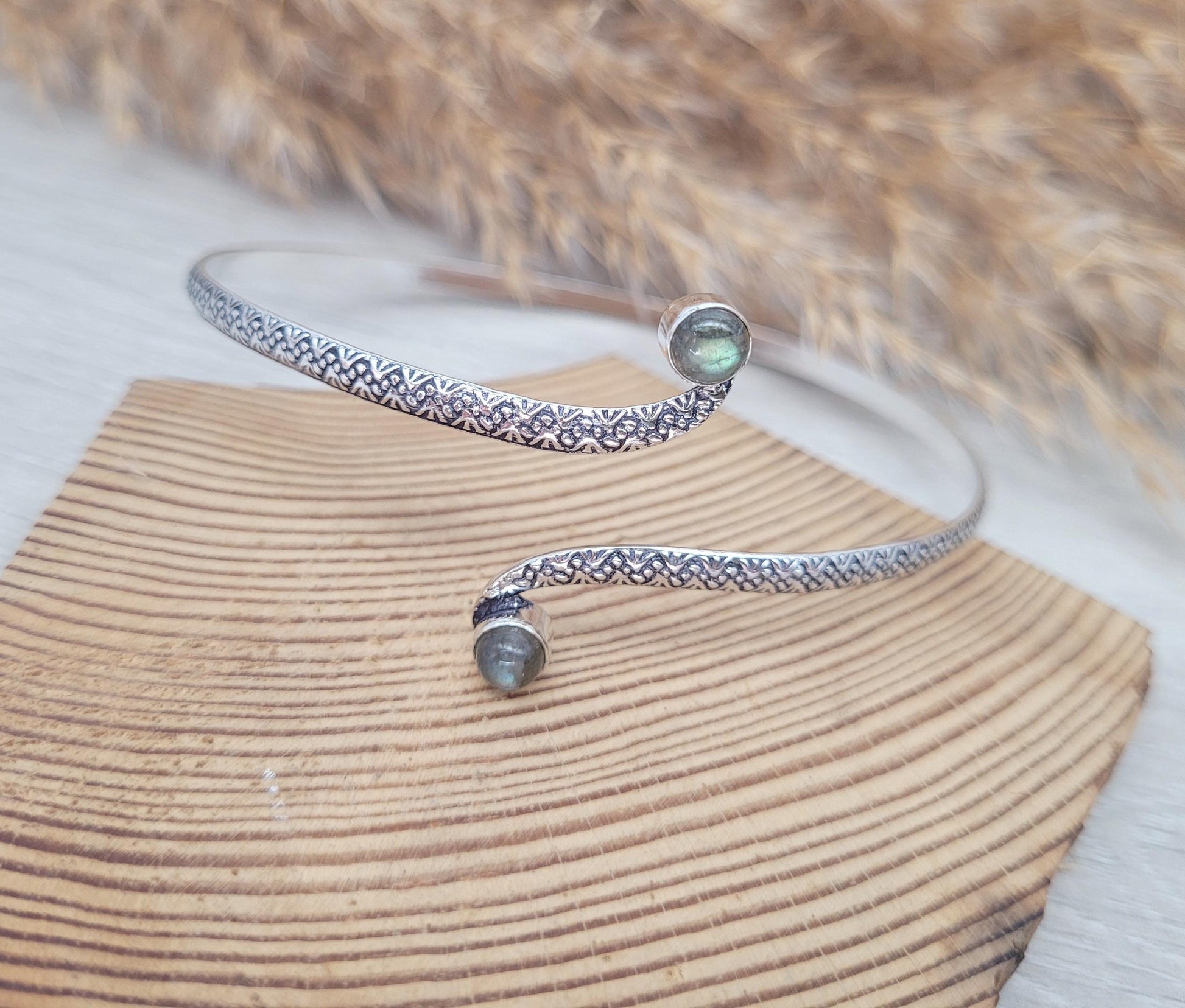 Silver labradorite arm bracelet / Arm cuff / Bangle / Crystal / Silver jewellery / Cute gift / Unique / Healing