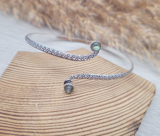 Silver labradorite arm bracelet / Arm cuff / Bangle / Crystal / Silver jewellery / Cute gift / Unique / Healing