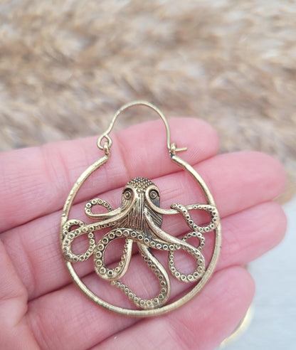 Golden octopus earrings / Brass hoops / Big hoops / Sea jewellery / Detailed hoops / Gold / Pretty earrings