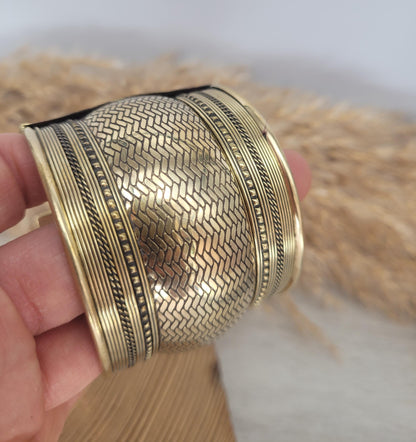 Large gold detailed cuff bracelet / Gold bracele / Cuff bracelet / Unisex bracelet / Boho / Bohemian / Cuff / Large bracelet/Ethnic / Tribal