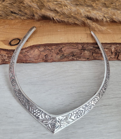 Silver choker / Sliver jewellery / Tribal / Unique design / Gift / Boho / Bohemian / Festival / Hippie / Ethnic / Flower design