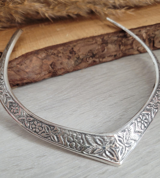 Silver choker / Sliver jewellery / Tribal / Unique design / Gift / Boho / Bohemian / Festival / Hippie / Ethnic / Flower design