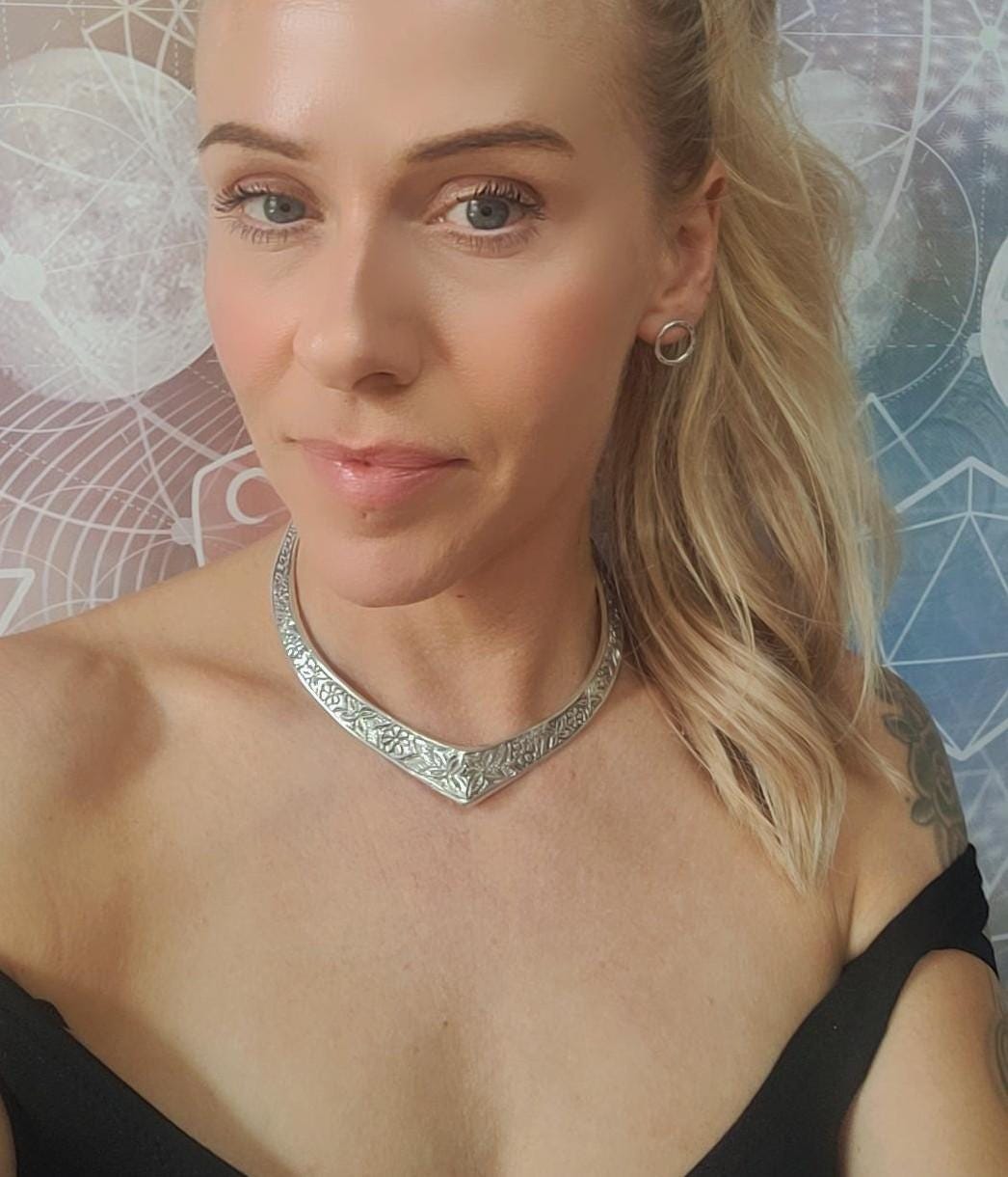 Silver choker / Sliver jewellery / Tribal / Unique design / Gift / Boho / Bohemian / Festival / Hippie / Ethnic / Flower design