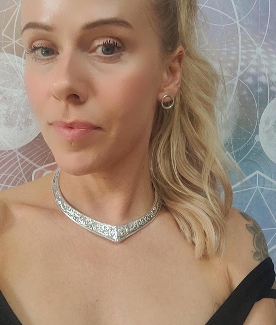 Silver choker / Sliver jewellery / Tribal / Unique design / Gift / Boho / Bohemian / Festival / Hippie / Ethnic / Flower design