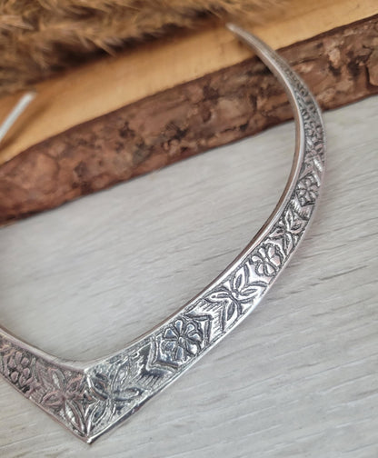 Silver choker / Sliver jewellery / Tribal / Unique design / Gift / Boho / Bohemian / Festival / Hippie / Ethnic / Flower design