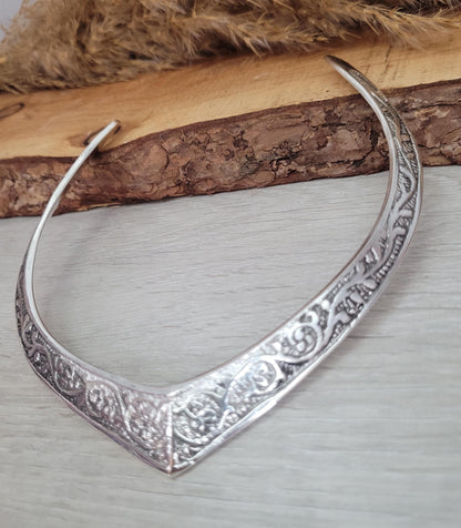 Silver choker / Sliver jewellery / Tribal / Unique design / Gift / Boho / Bohemian / Festival / Hippie / Ethnic / Flower design