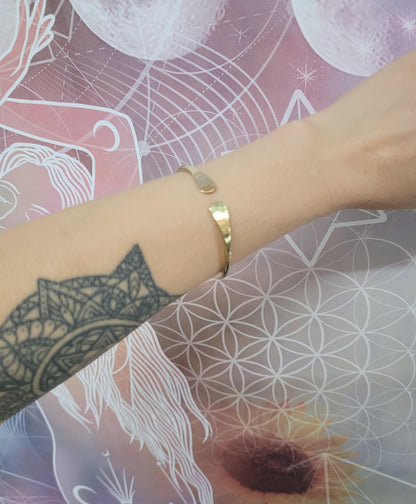 Brass hammered bracelet / Hammered jewellery / Adjustable / Simple bracelet / Minimal / Gift / Gold / Golden