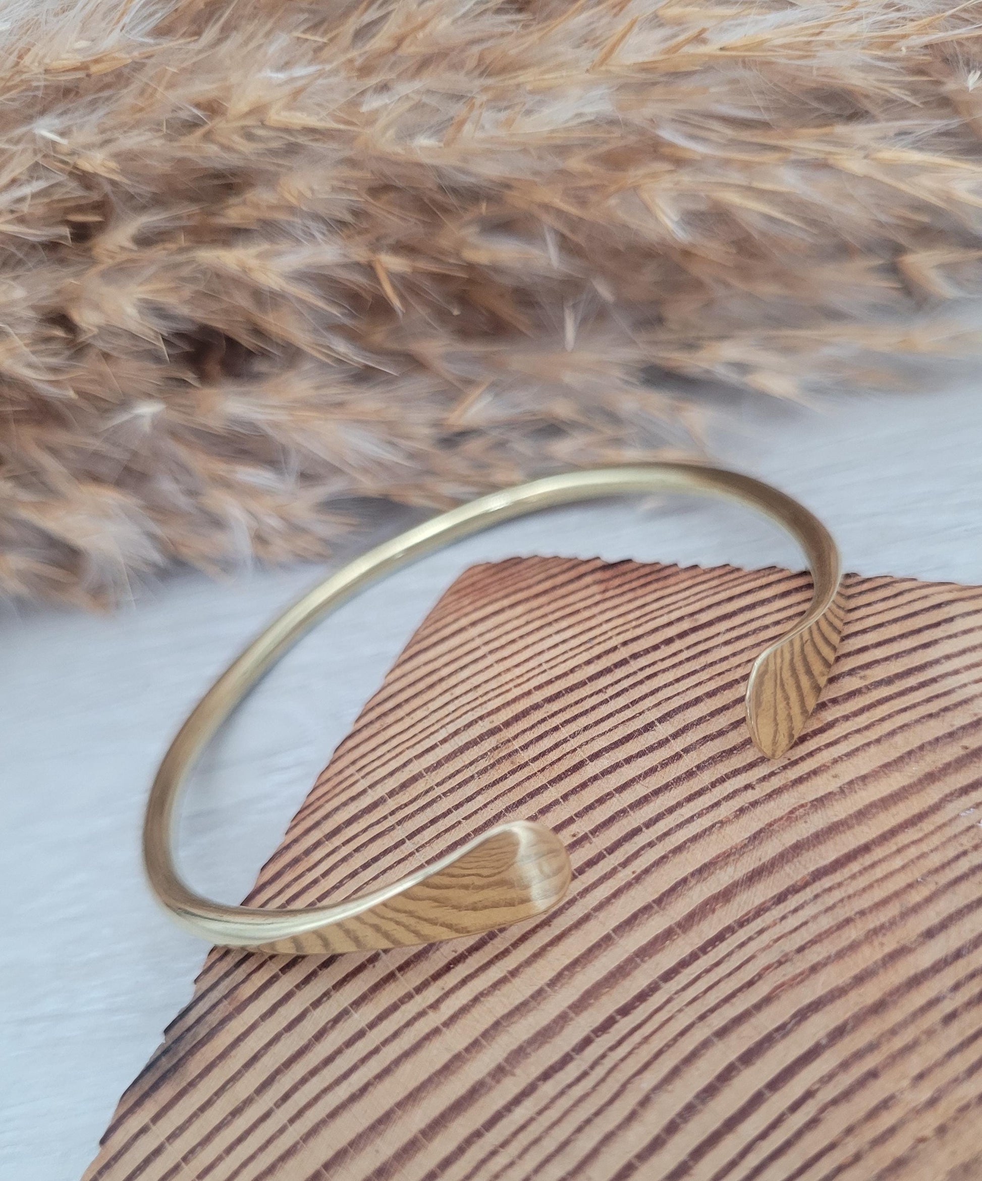 Brass hammered bracelet / Hammered jewellery / Adjustable / Simple bracelet / Minimal / Gift / Gold / Golden