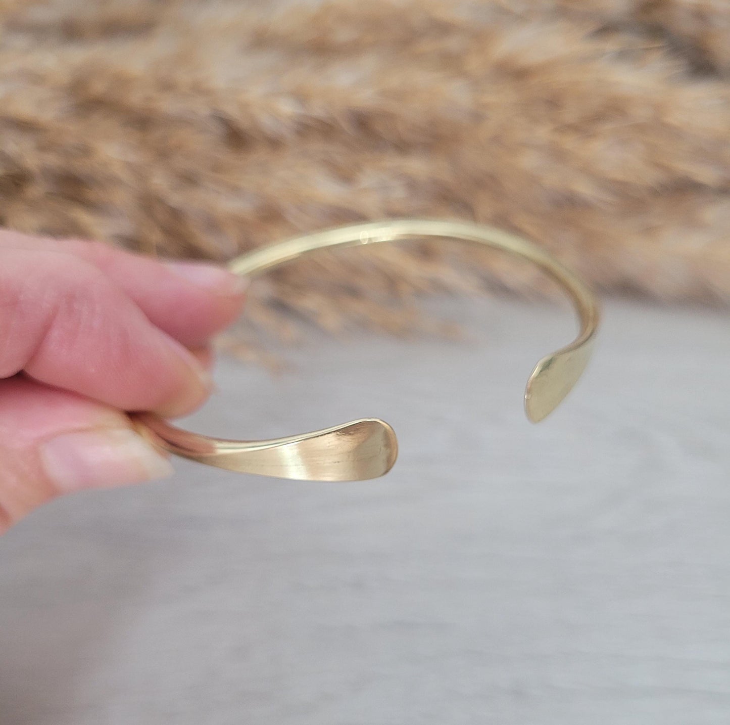 Brass hammered bracelet / Hammered jewellery / Adjustable / Simple bracelet / Minimal / Gift / Gold / Golden