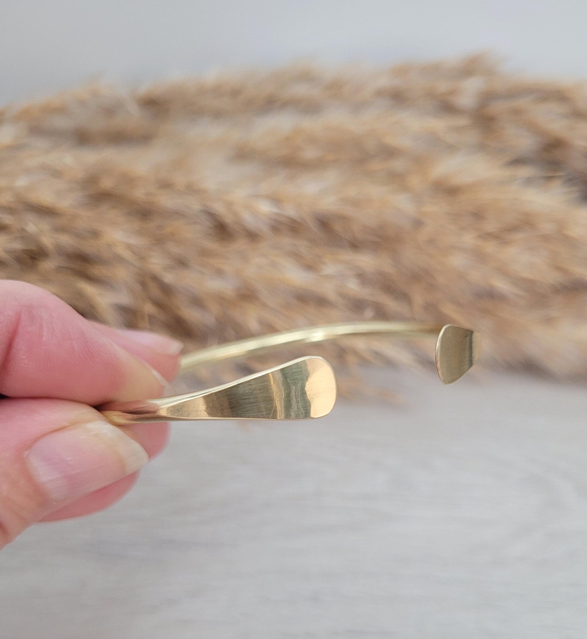 Brass hammered bracelet / Hammered jewellery / Adjustable / Simple bracelet / Minimal / Gift / Gold / Golden