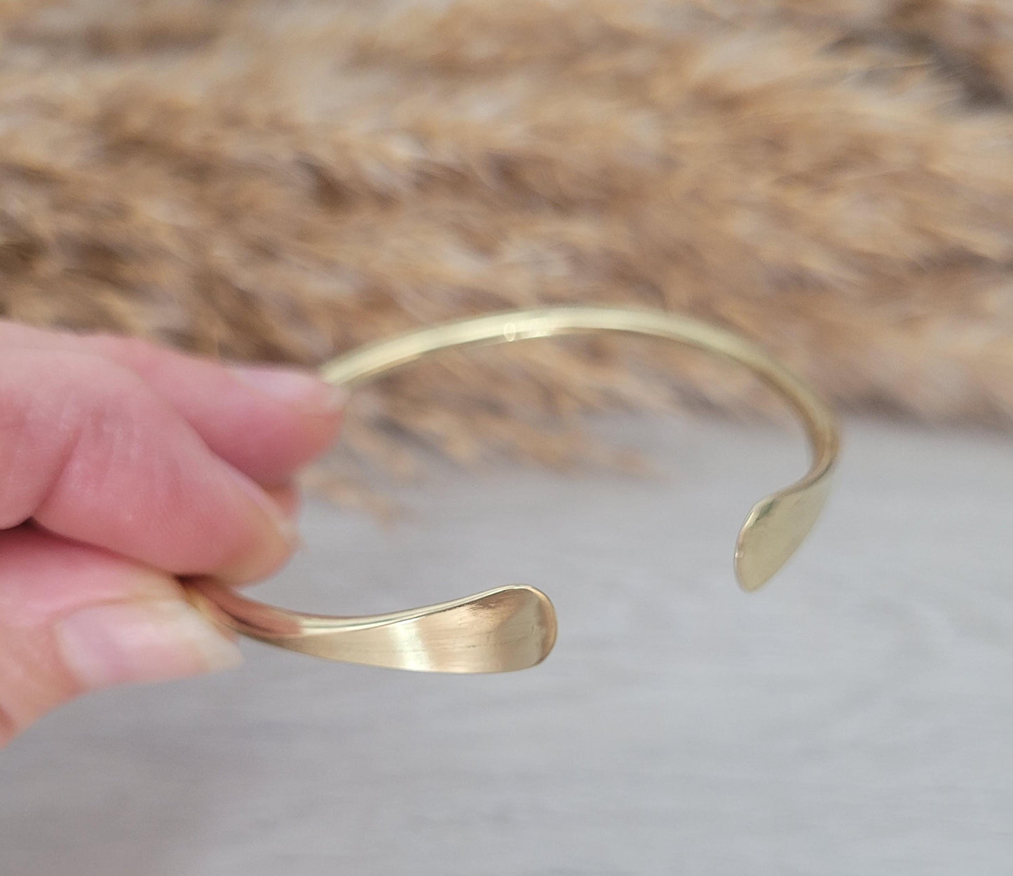 Brass hammered bracelet / Hammered jewellery / Adjustable / Simple bracelet / Minimal / Gift / Gold / Golden