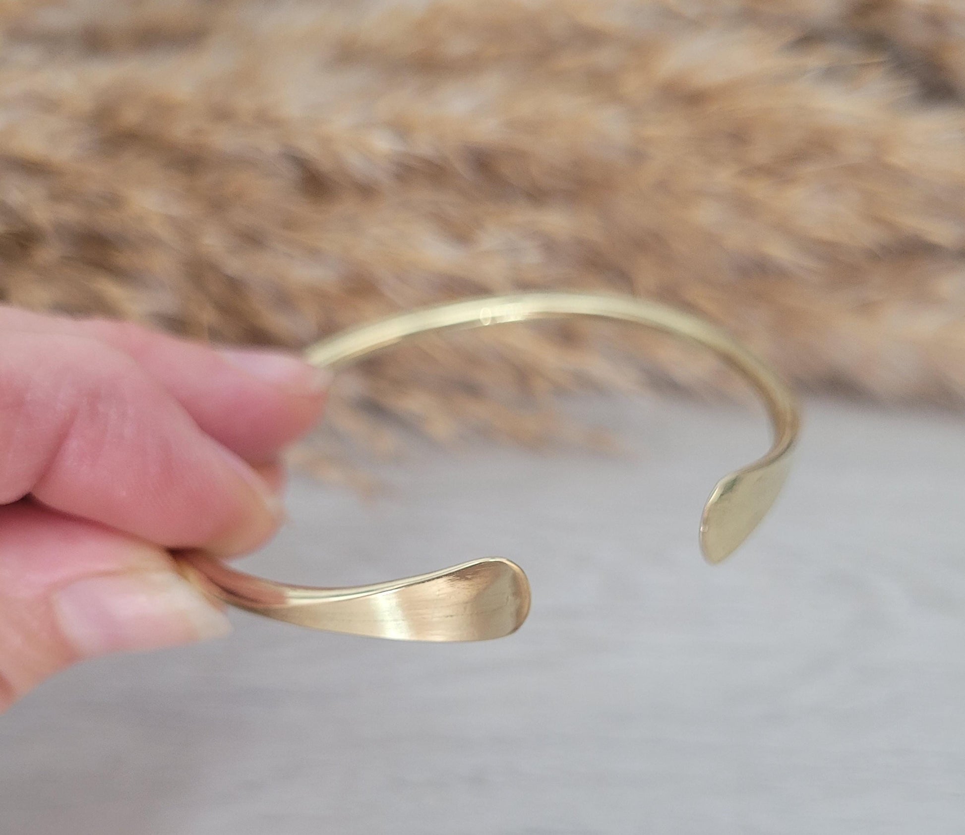 Brass hammered bracelet / Hammered jewellery / Adjustable / Simple bracelet / Minimal / Gift / Gold / Golden