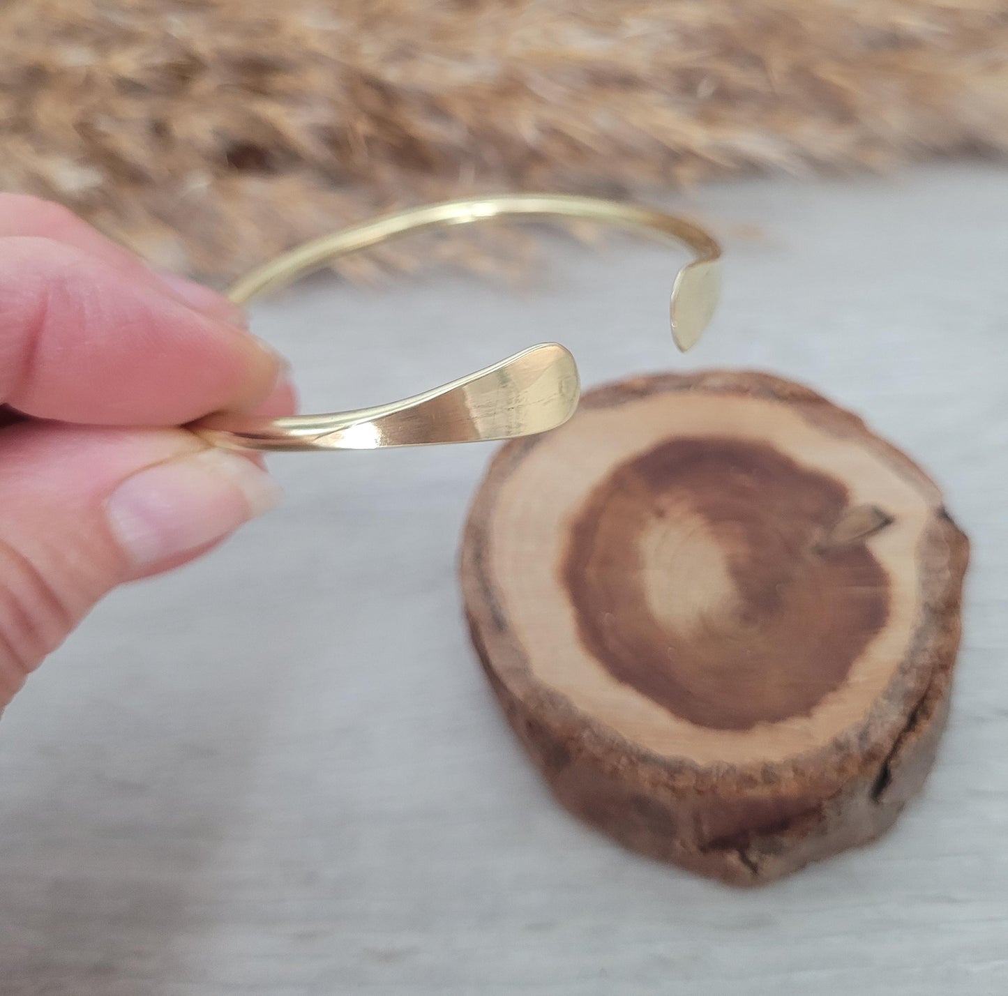 Brass hammered bracelet / Hammered jewellery / Adjustable / Simple bracelet / Minimal / Gift / Gold / Golden