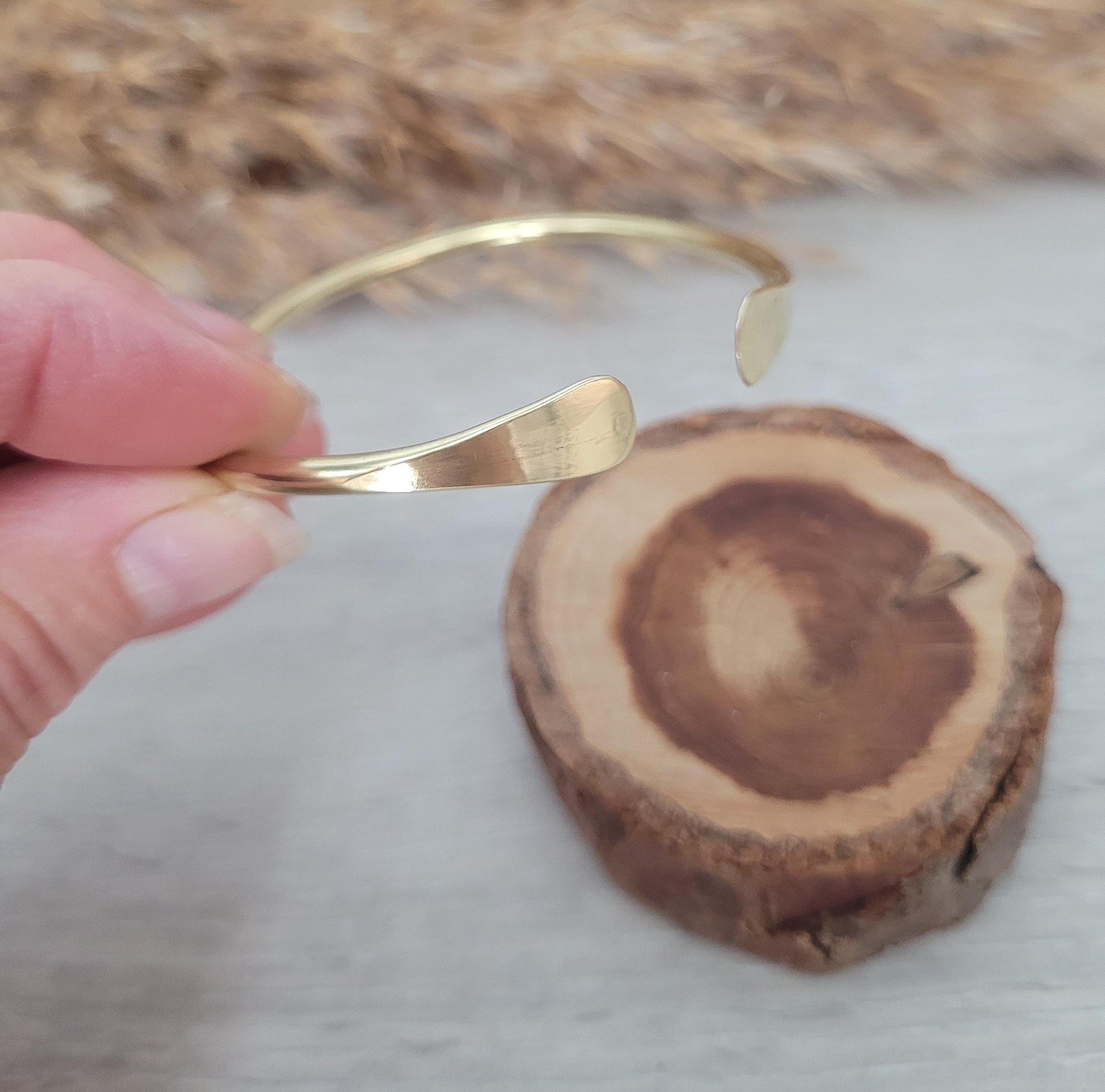 Brass hammered bracelet / Hammered jewellery / Adjustable / Simple bracelet / Minimal / Gift / Gold / Golden