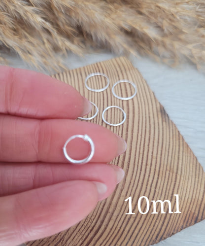 Sterling silver hoops / Small hoops / Hugges / Hoops / Small hoops / Minimalist / Simple / Gift